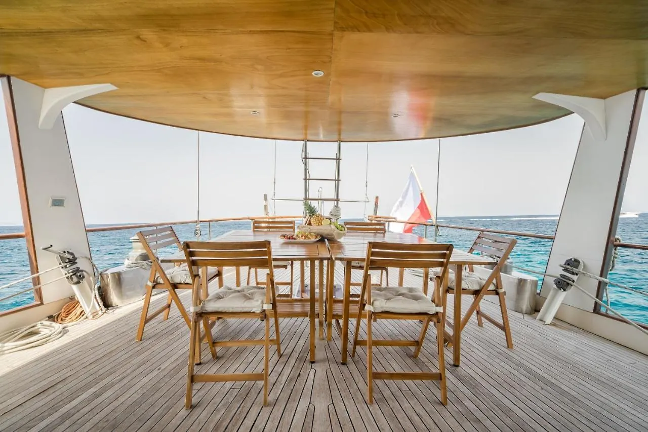 Spacious Yacht Hotel Barcelona City Center 5 Cabins Botel