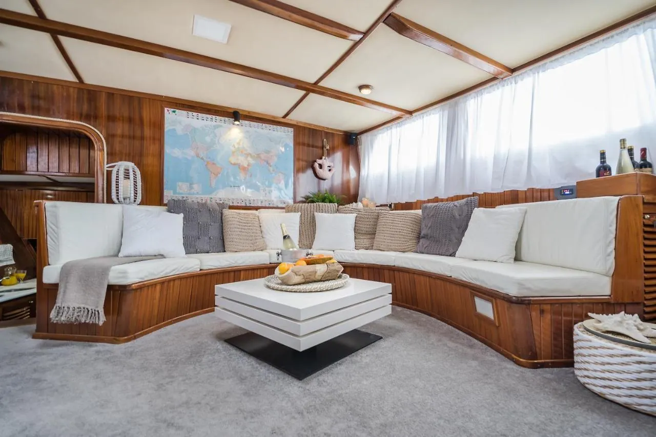 Spacious Yacht Hotel Barcelona City Center 5 Cabins Spain