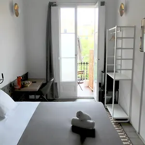 Fabrizzio's Petit Хостел