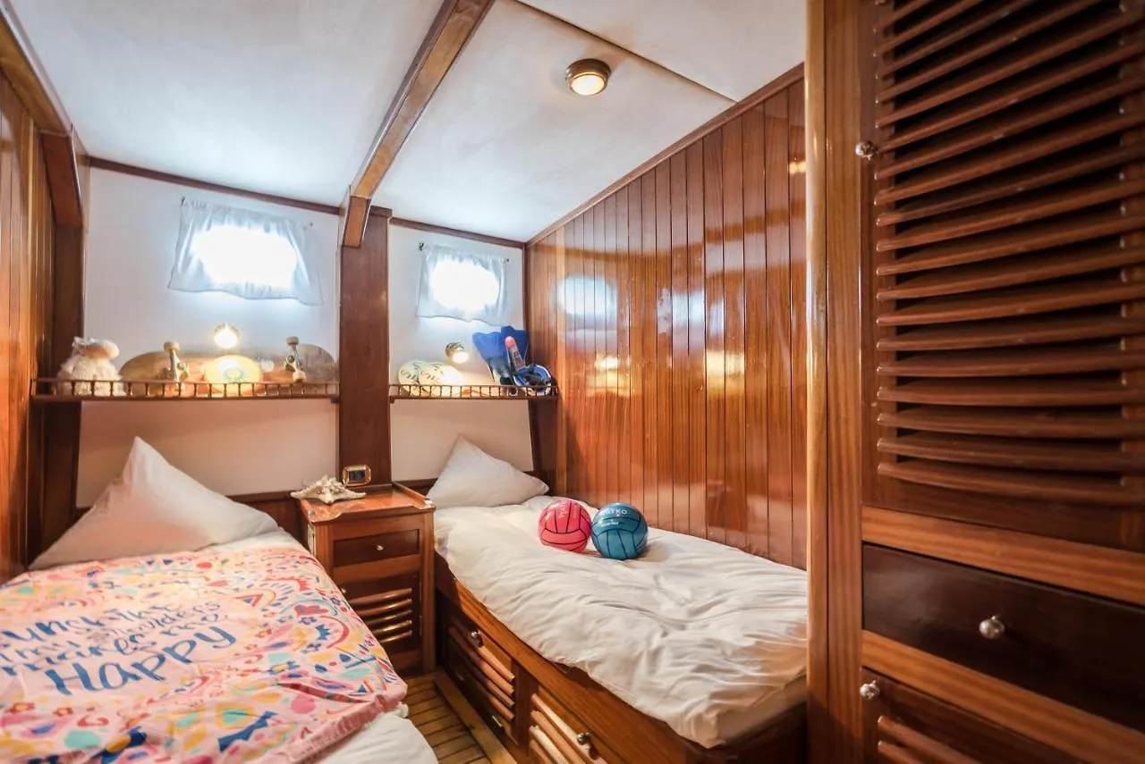 Spacious Yacht Hotel Barcelona City Center 5 Cabins Spain