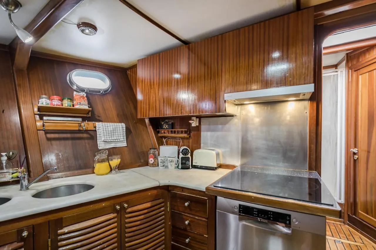 Botel Spacious Yacht Hotel Barcelona City Center 5 Cabins Spain