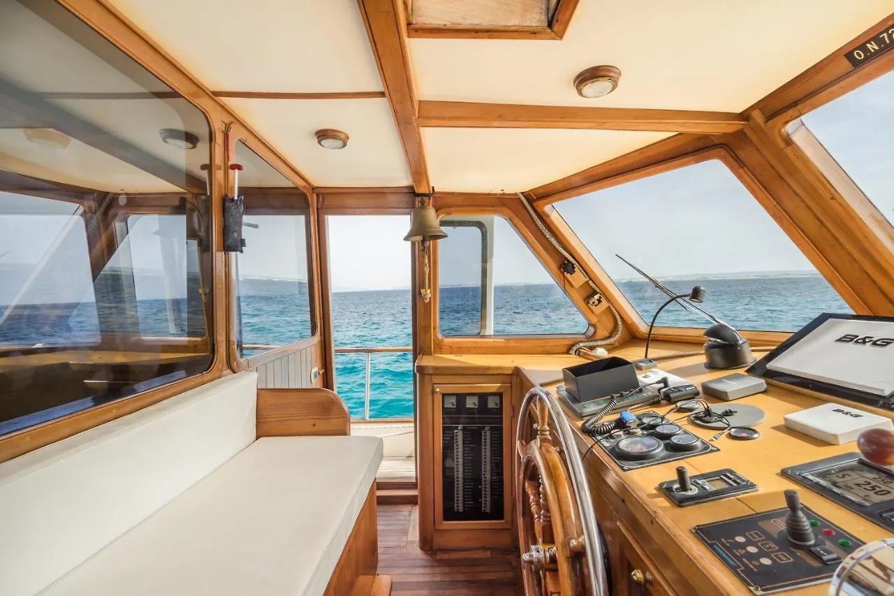 Spacious Yacht Hotel Barcelona City Center 5 Cabins