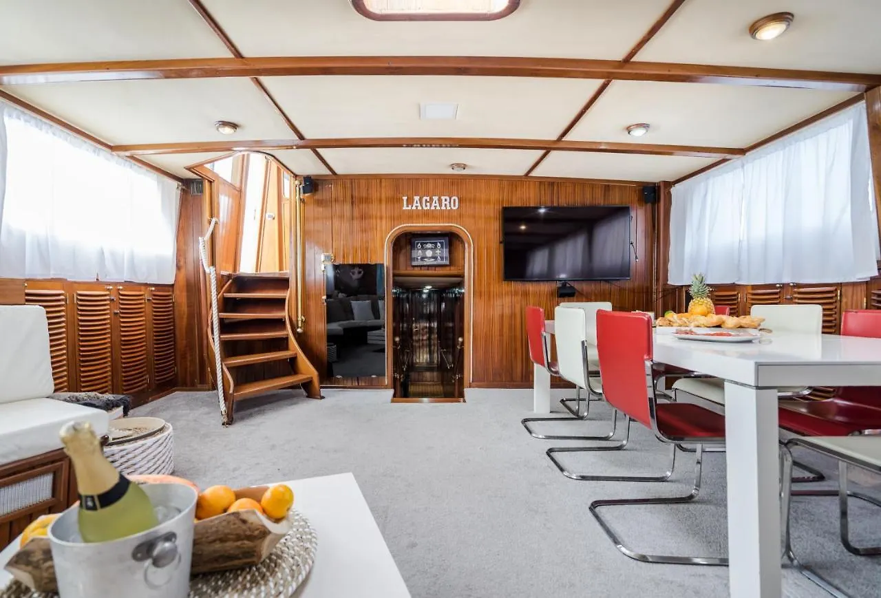 Botel Spacious Yacht Hotel Barcelona City Center 5 Cabins