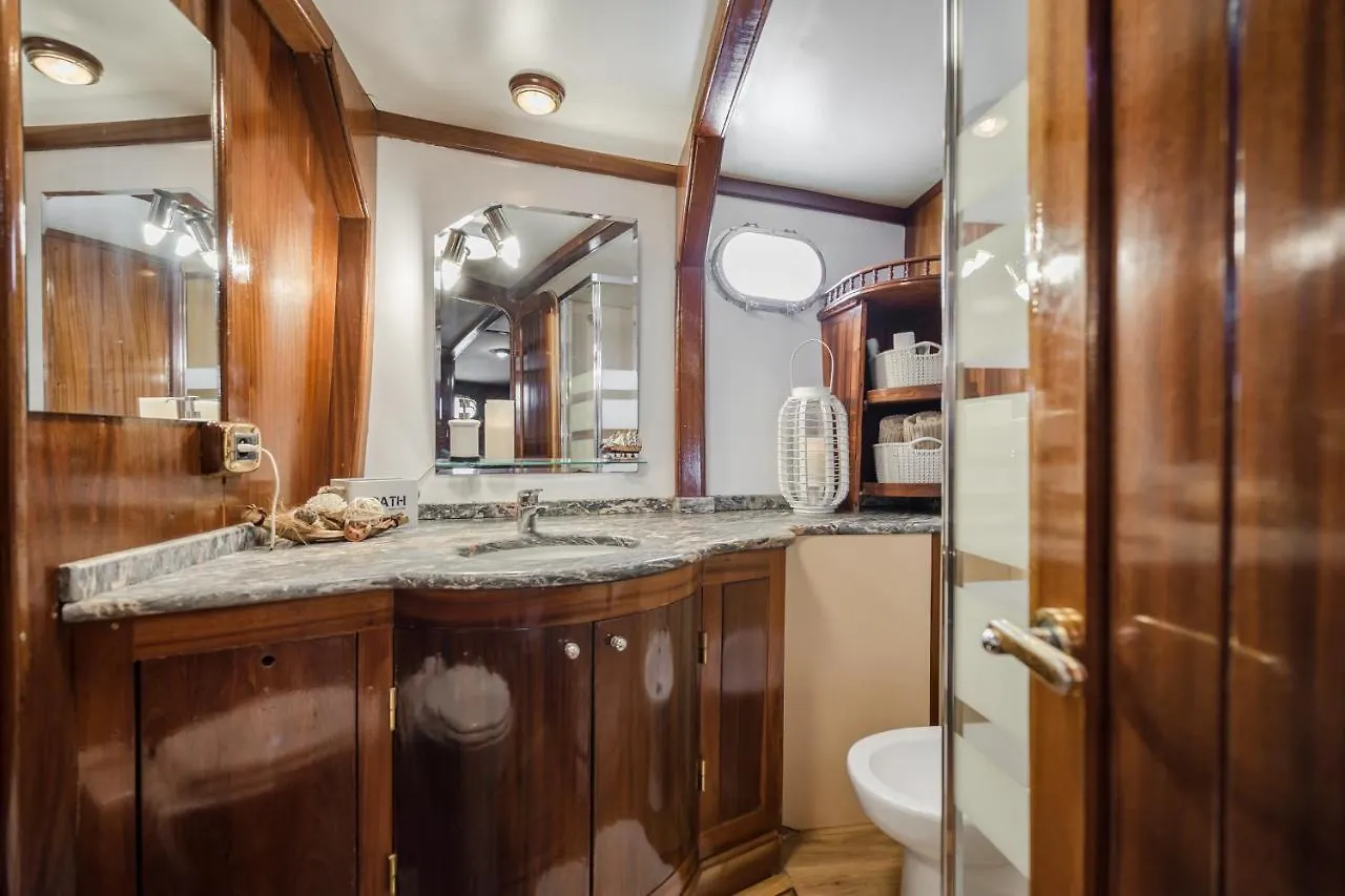 Botel Spacious Yacht Hotel Barcelona City Center 5 Cabins Spain